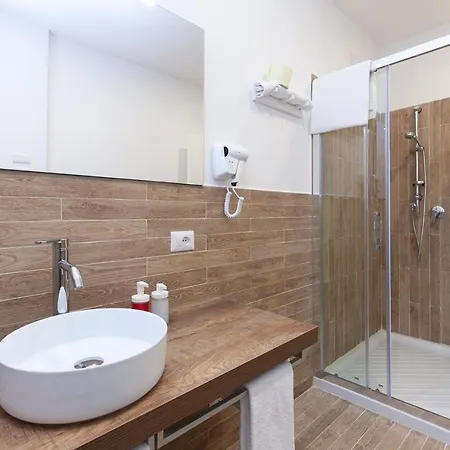 Alle Arce בית הארחה 3*