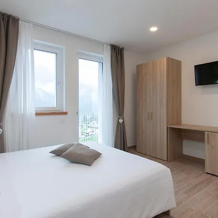 Alle Arce בית הארחה