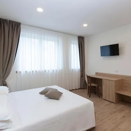 Alle Arce בית הארחה